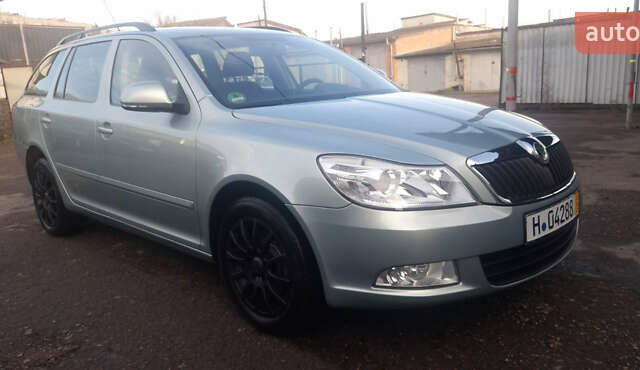 Зеленый Шкода Октавия, объемом двигателя 1.6 л и пробегом 175 тыс. км за 8600 $, фото 1 на Automoto.ua