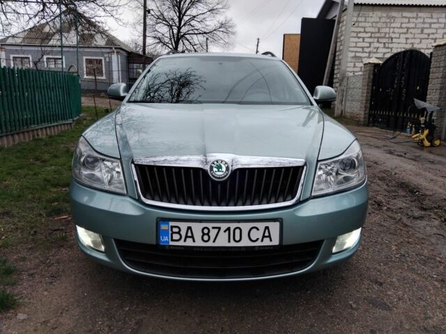 Зеленый Шкода Октавия, объемом двигателя 1.6 л и пробегом 235 тыс. км за 7500 $, фото 1 на Automoto.ua