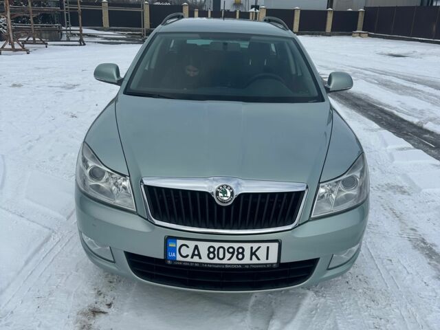 Зеленый Шкода Октавия, объемом двигателя 2 л и пробегом 242 тыс. км за 9500 $, фото 1 на Automoto.ua