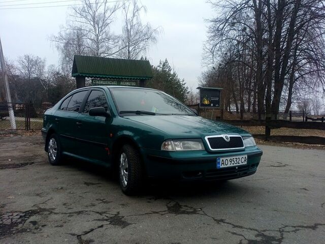 Зеленый Шкода Октавия, объемом двигателя 1.6 л и пробегом 286 тыс. км за 2800 $, фото 1 на Automoto.ua