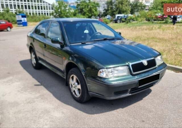 Зеленый Шкода Октавия, объемом двигателя 1.78 л и пробегом 280 тыс. км за 3900 $, фото 1 на Automoto.ua