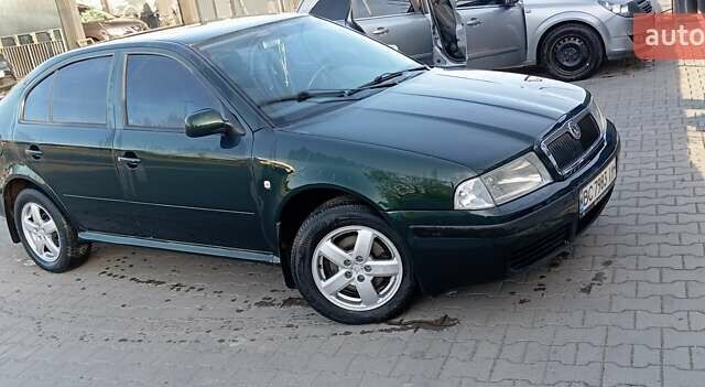 Зеленый Шкода Октавия, объемом двигателя 2 л и пробегом 270 тыс. км за 5200 $, фото 1 на Automoto.ua