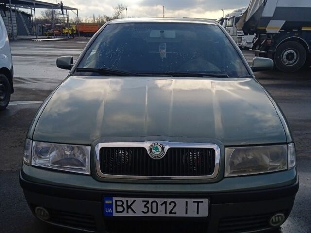 Зеленый Шкода Октавия, объемом двигателя 1.6 л и пробегом 370 тыс. км за 3800 $, фото 1 на Automoto.ua