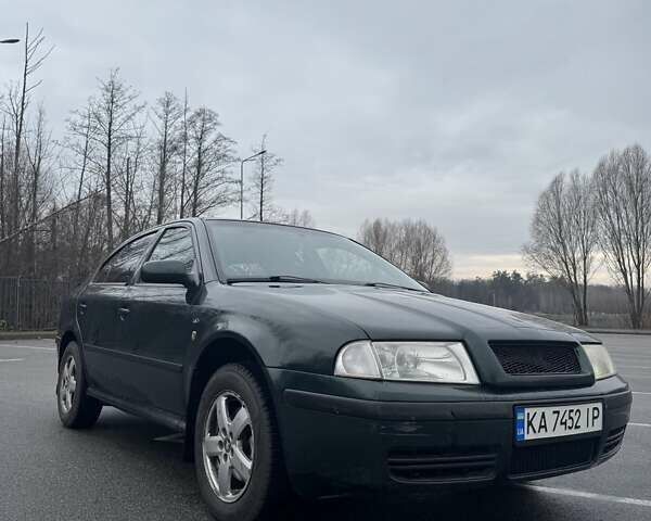 Зеленый Шкода Октавия, объемом двигателя 2 л и пробегом 300 тыс. км за 4500 $, фото 1 на Automoto.ua