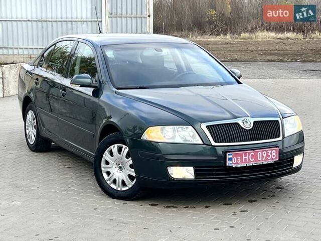 Зеленый Шкода Октавия, объемом двигателя 1.6 л и пробегом 215 тыс. км за 5500 $, фото 1 на Automoto.ua