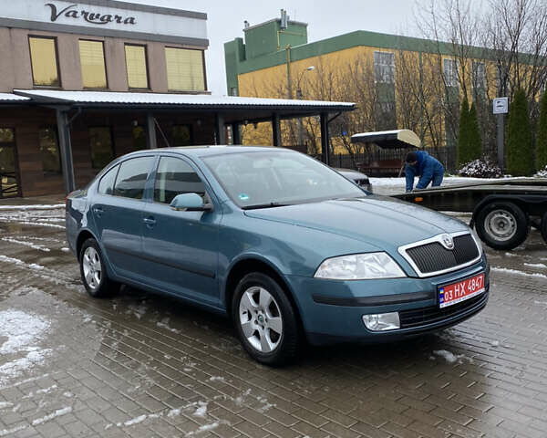Зеленый Шкода Октавия, объемом двигателя 1.6 л и пробегом 231 тыс. км за 6400 $, фото 1 на Automoto.ua