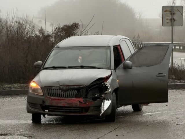 Серый Шкода Практик, объемом двигателя 1.2 л и пробегом 220 тыс. км за 1900 $, фото 1 на Automoto.ua