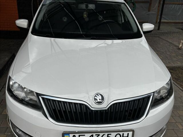 Белый Шкода Рапид, объемом двигателя 1.6 л и пробегом 3 тыс. км за 10500 $, фото 1 на Automoto.ua
