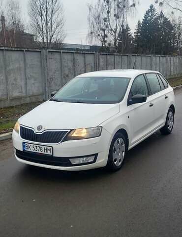 Белый Шкода Рапид, объемом двигателя 1.2 л и пробегом 236 тыс. км за 5900 $, фото 1 на Automoto.ua