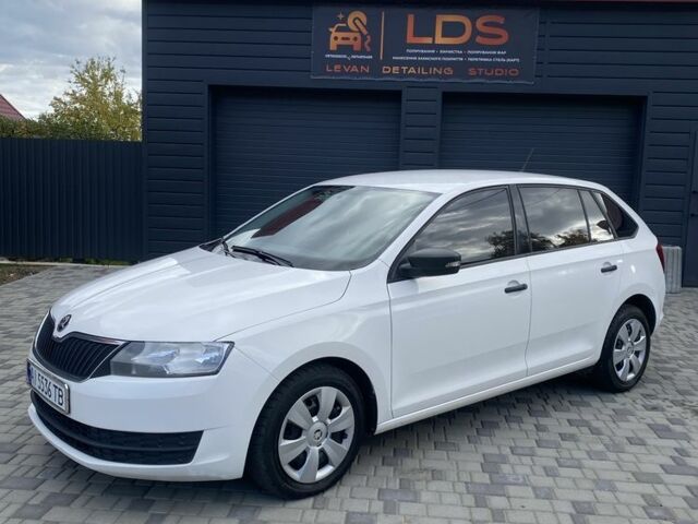 Белый Шкода Рапид, объемом двигателя 1.4 л и пробегом 235 тыс. км за 6700 $, фото 1 на Automoto.ua