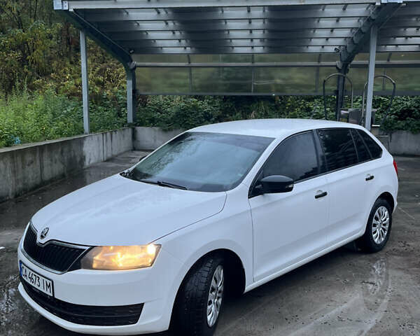 Белый Шкода Рапид, объемом двигателя 1.42 л и пробегом 239 тыс. км за 6800 $, фото 1 на Automoto.ua
