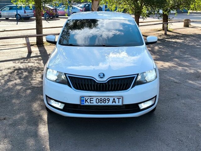 Білий Шкода Рапід, об'ємом двигуна 1.6 л та пробігом 189 тис. км за 7400 $, фото 1 на Automoto.ua