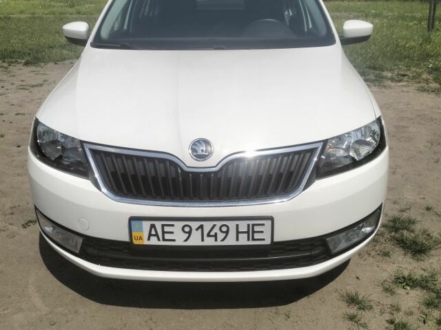 Белый Шкода Рапид, объемом двигателя 1.6 л и пробегом 88 тыс. км за 10000 $, фото 1 на Automoto.ua