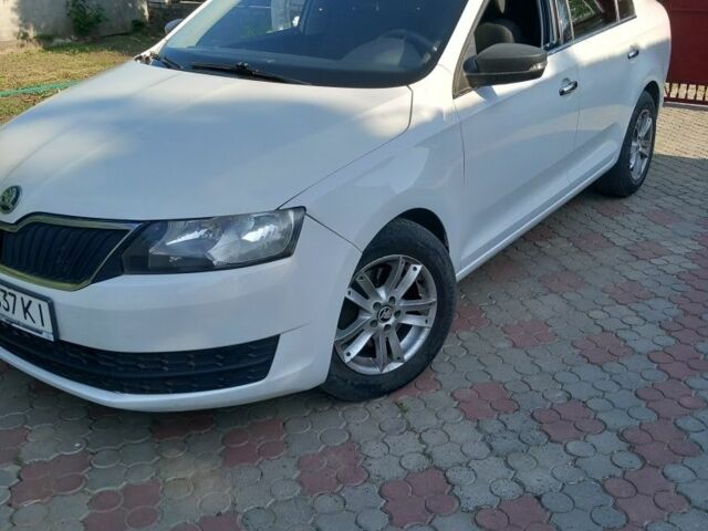 Белый Шкода Рапид, объемом двигателя 1.6 л и пробегом 235 тыс. км за 7500 $, фото 1 на Automoto.ua