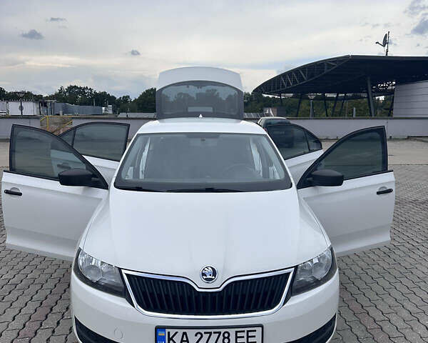 Белый Шкода Рапид, объемом двигателя 1.2 л и пробегом 259 тыс. км за 6500 $, фото 1 на Automoto.ua