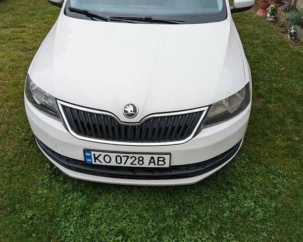 Белый Шкода Рапид, объемом двигателя 1.6 л и пробегом 204 тыс. км за 7300 $, фото 1 на Automoto.ua