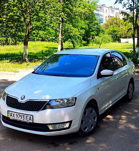Белый Шкода Рапид, объемом двигателя 1.2 л и пробегом 135 тыс. км за 8800 $, фото 1 на Automoto.ua