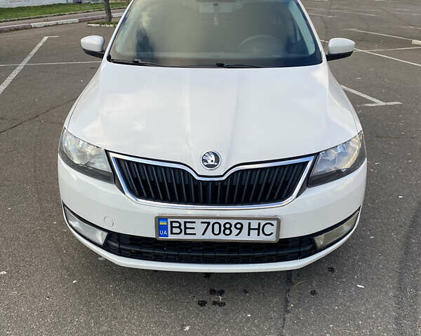 Белый Шкода Рапид, объемом двигателя 1.6 л и пробегом 175 тыс. км за 7300 $, фото 1 на Automoto.ua