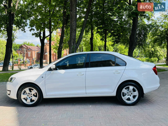 Білий Шкода Рапід, об'ємом двигуна 0 л та пробігом 255 тис. км за 8200 $, фото 1 на Automoto.ua