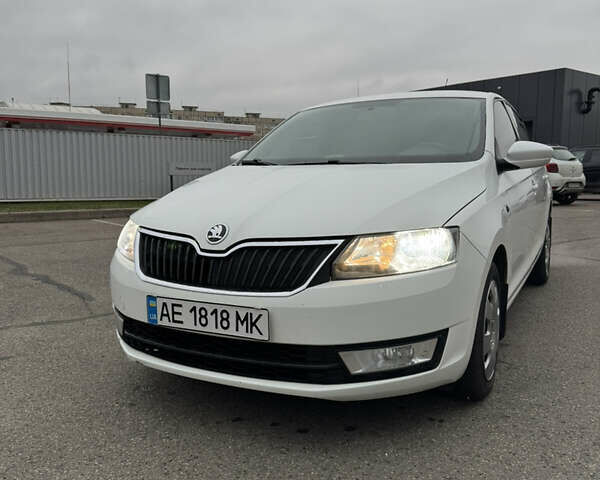 Білий Шкода Рапід, об'ємом двигуна 1.6 л та пробігом 241 тис. км за 6000 $, фото 1 на Automoto.ua