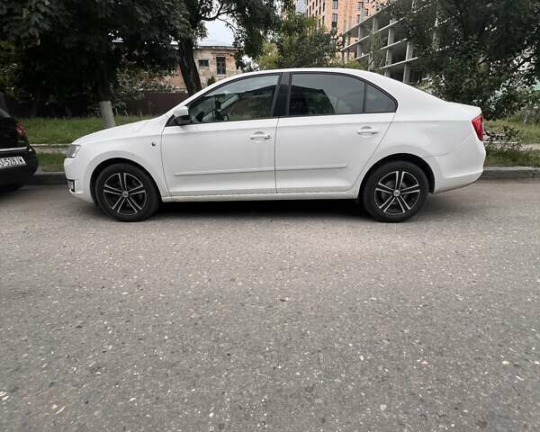 Білий Шкода Рапід, об'ємом двигуна 1.6 л та пробігом 293 тис. км за 7400 $, фото 1 на Automoto.ua