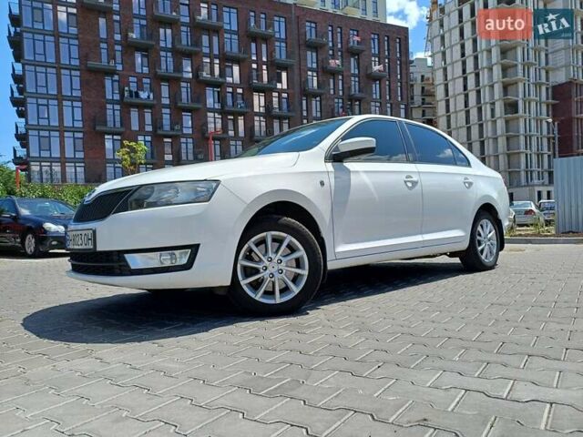 Белый Шкода Рапид, объемом двигателя 1.2 л и пробегом 216 тыс. км за 8000 $, фото 1 на Automoto.ua