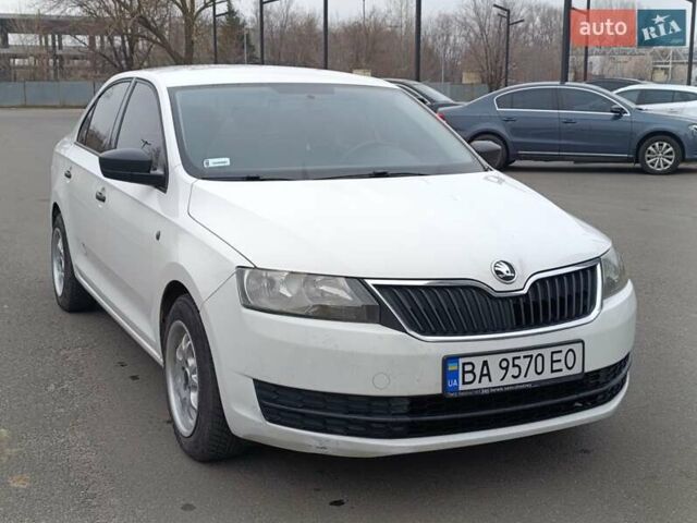 Белый Шкода Рапид, объемом двигателя 1.2 л и пробегом 314 тыс. км за 6800 $, фото 1 на Automoto.ua