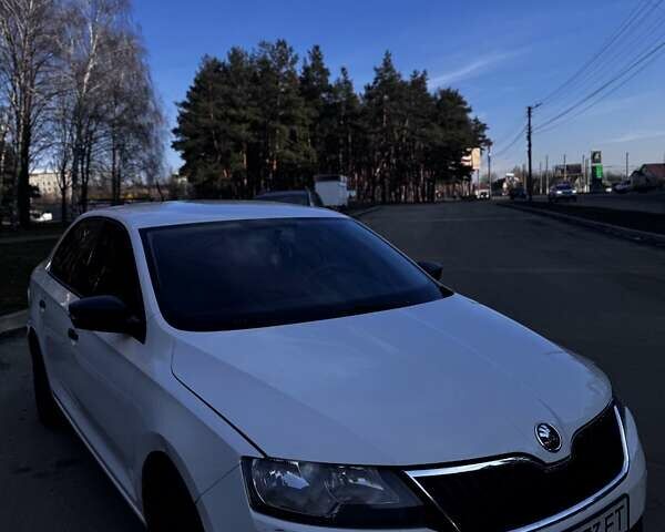 Белый Шкода Рапид, объемом двигателя 1.2 л и пробегом 247 тыс. км за 7200 $, фото 1 на Automoto.ua