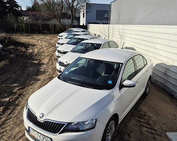 Белый Шкода Рапид, объемом двигателя 0 л и пробегом 150 тыс. км за 5640 $, фото 1 на Automoto.ua