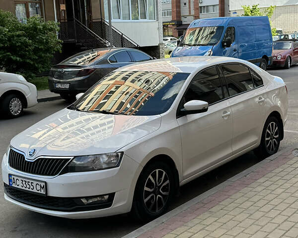 Белый Шкода Рапид, объемом двигателя 1.6 л и пробегом 160 тыс. км за 10000 $, фото 1 на Automoto.ua