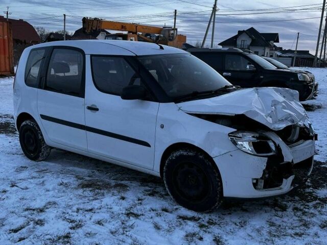 Белый Шкода Румстер, объемом двигателя 1.2 л и пробегом 300 тыс. км за 2500 $, фото 1 на Automoto.ua