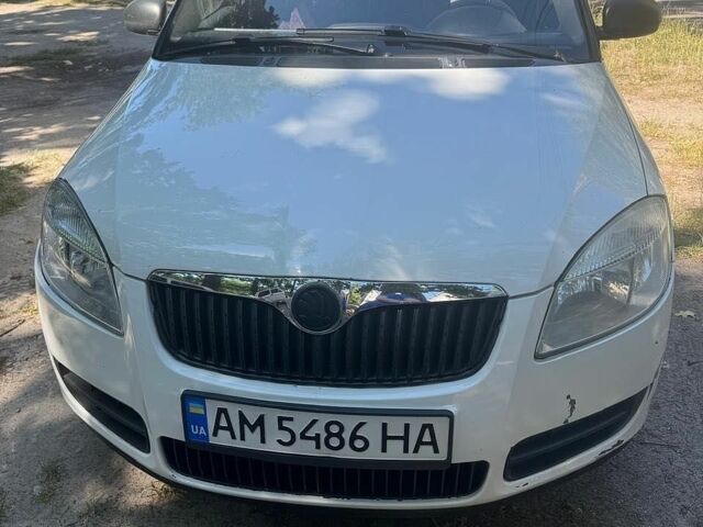 Білий Шкода Румстер, об'ємом двигуна 1.4 л та пробігом 269 тис. км за 4821 $, фото 1 на Automoto.ua