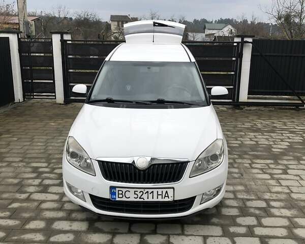 Белый Шкода Румстер, объемом двигателя 1.6 л и пробегом 234 тыс. км за 6000 $, фото 1 на Automoto.ua