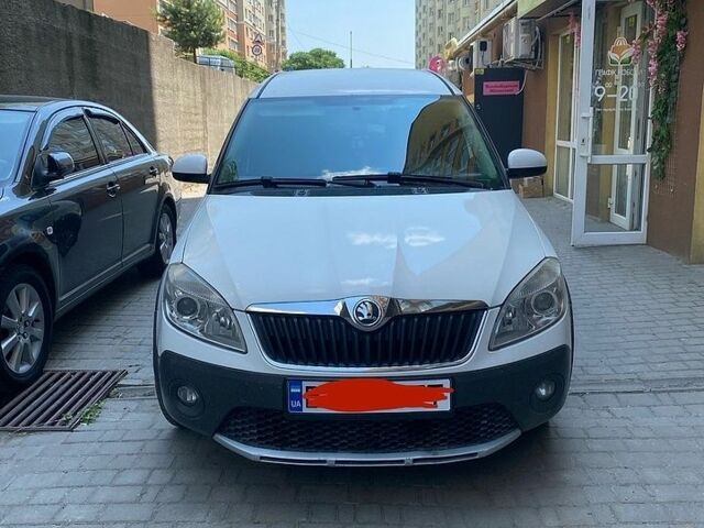 Білий Шкода Румстер, об'ємом двигуна 1.2 л та пробігом 300 тис. км за 4600 $, фото 1 на Automoto.ua
