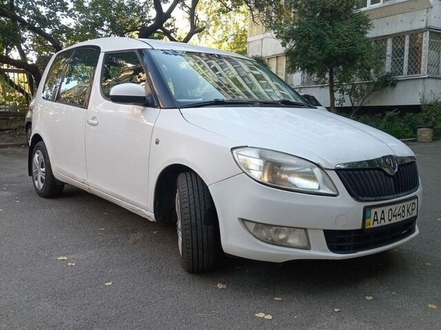 Білий Шкода Румстер, об'ємом двигуна 1.6 л та пробігом 204 тис. км за 3800 $, фото 1 на Automoto.ua