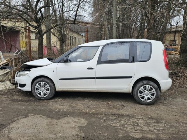 Белый Шкода Румстер, объемом двигателя 1.2 л и пробегом 200 тыс. км за 2200 $, фото 1 на Automoto.ua