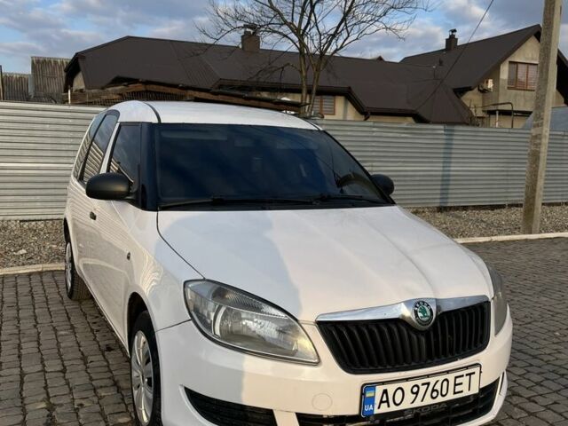 Белый Шкода Румстер, объемом двигателя 1.4 л и пробегом 300 тыс. км за 3900 $, фото 1 на Automoto.ua