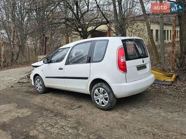 Белый Шкода Румстер, объемом двигателя 1.2 л и пробегом 200 тыс. км за 1500 $, фото 1 на Automoto.ua