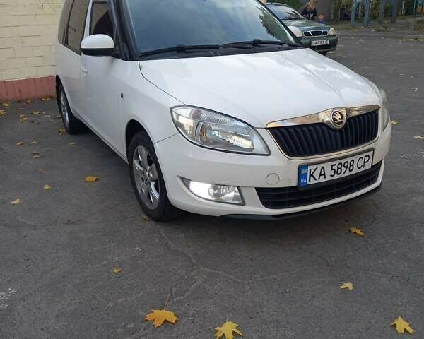 Белый Шкода Румстер, объемом двигателя 1.39 л и пробегом 109 тыс. км за 6900 $, фото 1 на Automoto.ua
