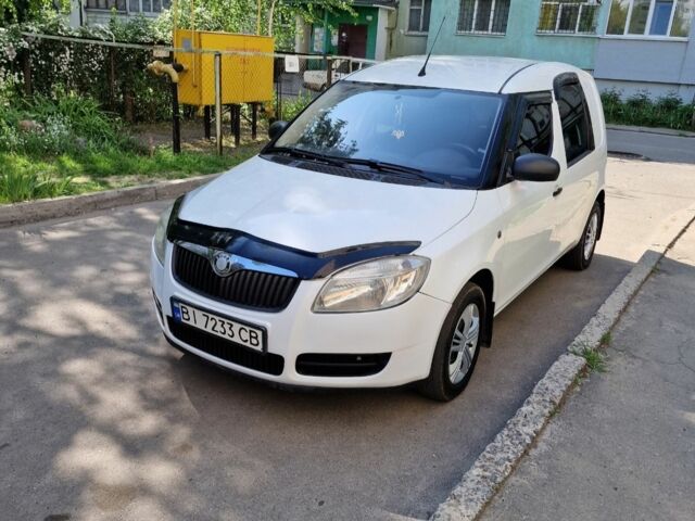 Белый Шкода Румстер, объемом двигателя 1.4 л и пробегом 239 тыс. км за 4000 $, фото 1 на Automoto.ua