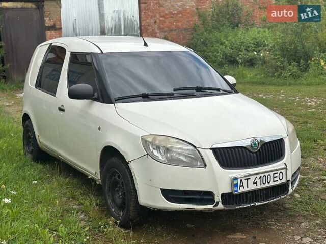 Белый Шкода Румстер, объемом двигателя 1.4 л и пробегом 298 тыс. км за 2399 $, фото 1 на Automoto.ua