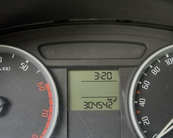 Бежевый Шкода Румстер, объемом двигателя 1.39 л и пробегом 304 тыс. км за 3950 $, фото 1 на Automoto.ua