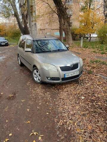 Бежевый Шкода Румстер, объемом двигателя 1.6 л и пробегом 305 тыс. км за 5000 $, фото 1 на Automoto.ua