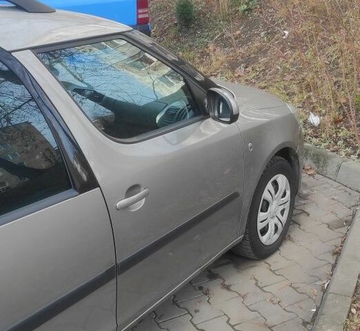 Бежевый Шкода Румстер, объемом двигателя 1.2 л и пробегом 288 тыс. км за 6200 $, фото 1 на Automoto.ua