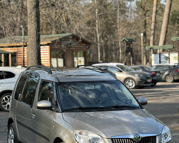 Желтый Шкода Румстер, объемом двигателя 1.6 л и пробегом 150 тыс. км за 6300 $, фото 1 на Automoto.ua