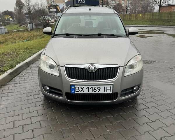 Сірий Шкода Румстер, об'ємом двигуна 1.6 л та пробігом 217 тис. км за 5499 $, фото 1 на Automoto.ua