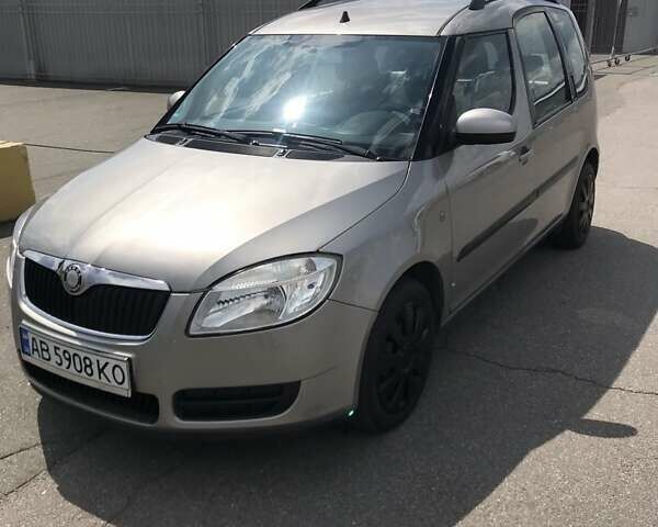 Серый Шкода Румстер, объемом двигателя 1.6 л и пробегом 180 тыс. км за 6550 $, фото 1 на Automoto.ua