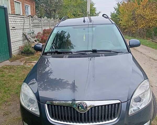 Серый Шкода Румстер, объемом двигателя 1.6 л и пробегом 251 тыс. км за 5800 $, фото 1 на Automoto.ua