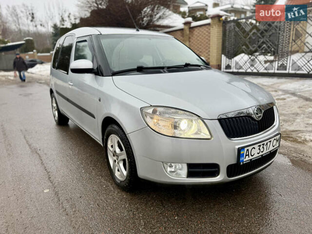 Серый Шкода Румстер, объемом двигателя 1.6 л и пробегом 281 тыс. км за 5500 $, фото 1 на Automoto.ua