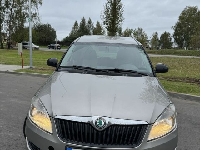 Серый Шкода Румстер, объемом двигателя 1.6 л и пробегом 222 тыс. км за 2335 $, фото 1 на Automoto.ua